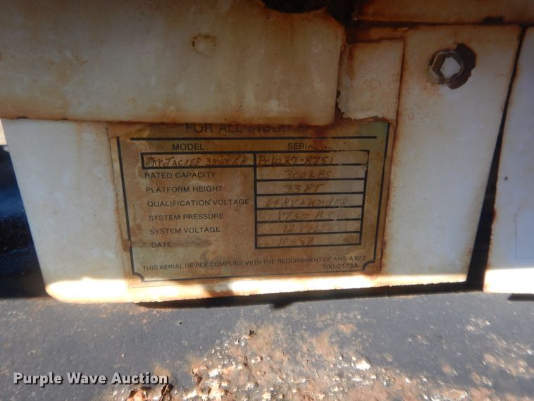 image for item HW9198 1982 Chevrolet C30  bucket truck