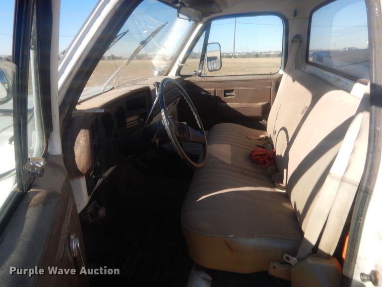 image for item HW9198 1982 Chevrolet C30  bucket truck