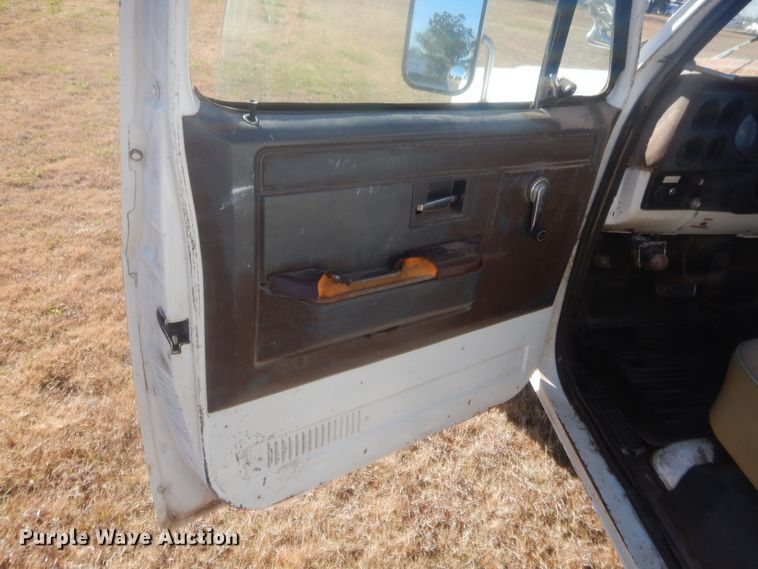 image for item HW9198 1982 Chevrolet C30  bucket truck