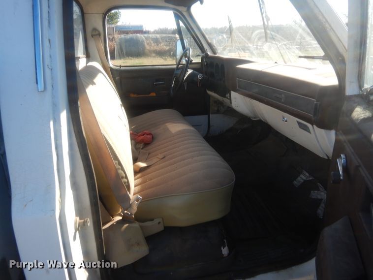 image for item HW9198 1982 Chevrolet C30  bucket truck