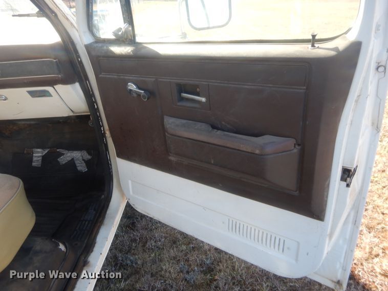 image for item HW9198 1982 Chevrolet C30  bucket truck