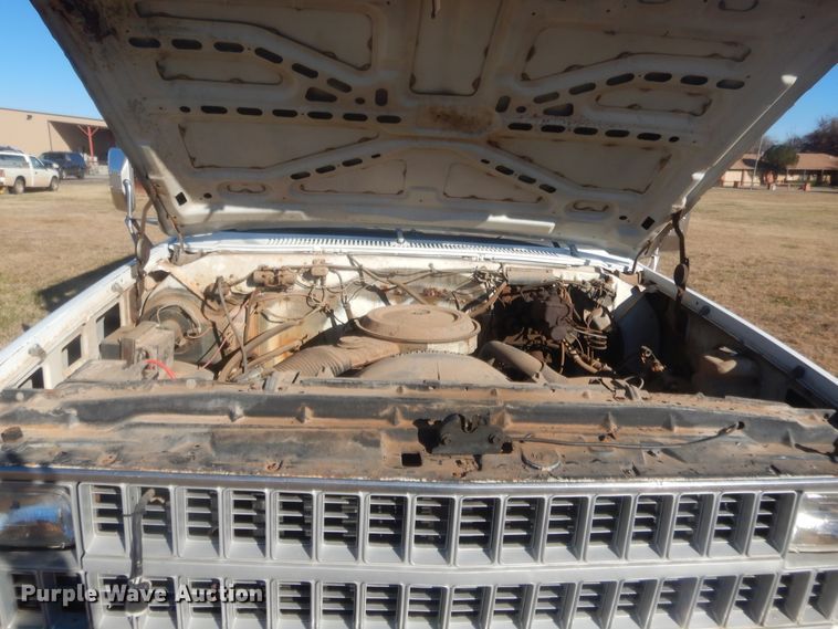 image for item HW9198 1982 Chevrolet C30  bucket truck