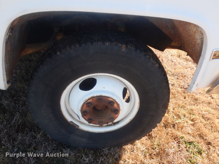 image for item HW9198 1982 Chevrolet C30  bucket truck