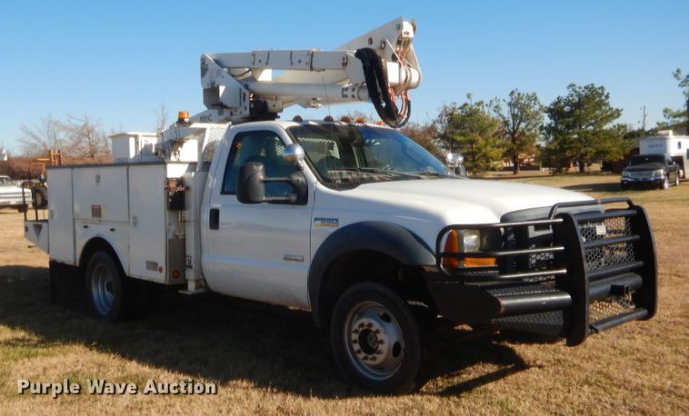 image for item HW9202 2006 Ford F550 Super Duty  bucket truck