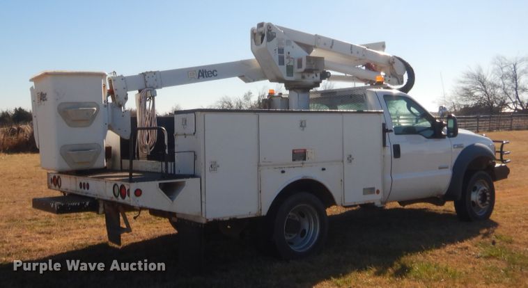 image for item HW9202 2006 Ford F550 Super Duty  bucket truck