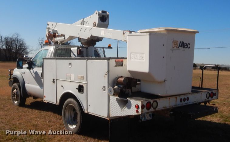 image for item HW9202 2006 Ford F550 Super Duty  bucket truck