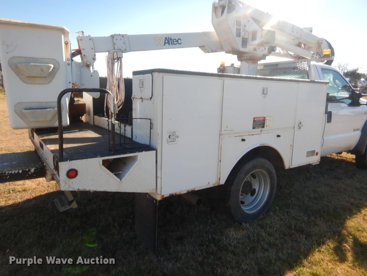 image for item HW9202 2006 Ford F550 Super Duty  bucket truck