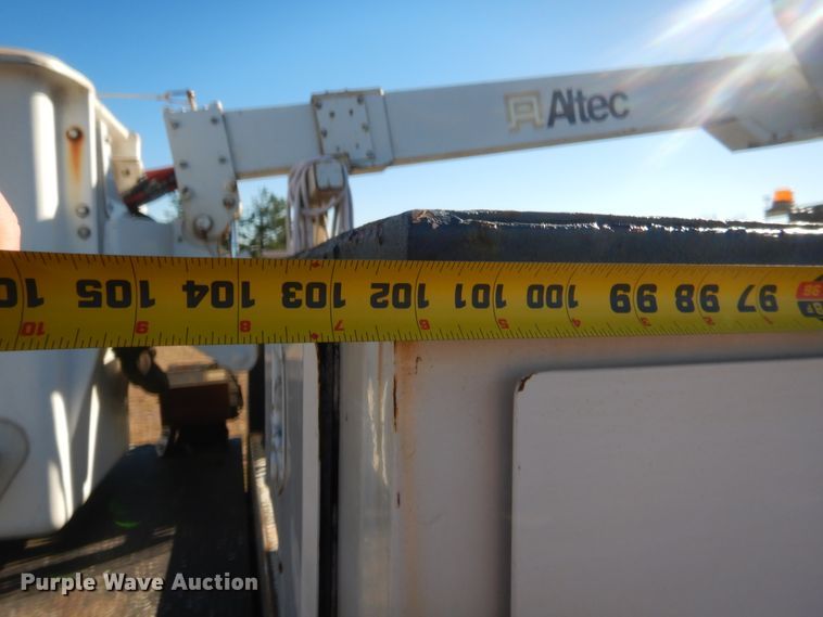 image for item HW9202 2006 Ford F550 Super Duty  bucket truck