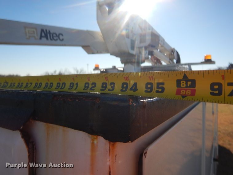 image for item HW9202 2006 Ford F550 Super Duty  bucket truck