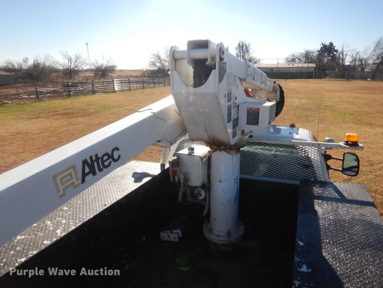 image for item HW9202 2006 Ford F550 Super Duty  bucket truck