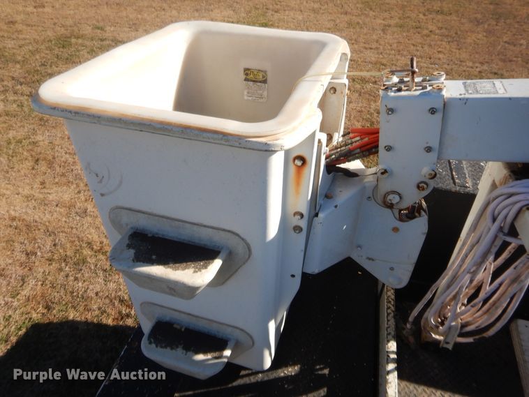 image for item HW9202 2006 Ford F550 Super Duty  bucket truck