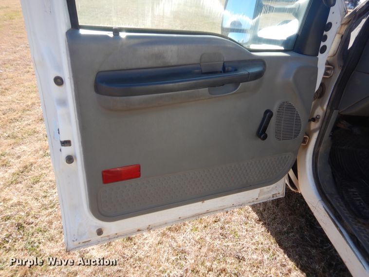 image for item HW9202 2006 Ford F550 Super Duty  bucket truck