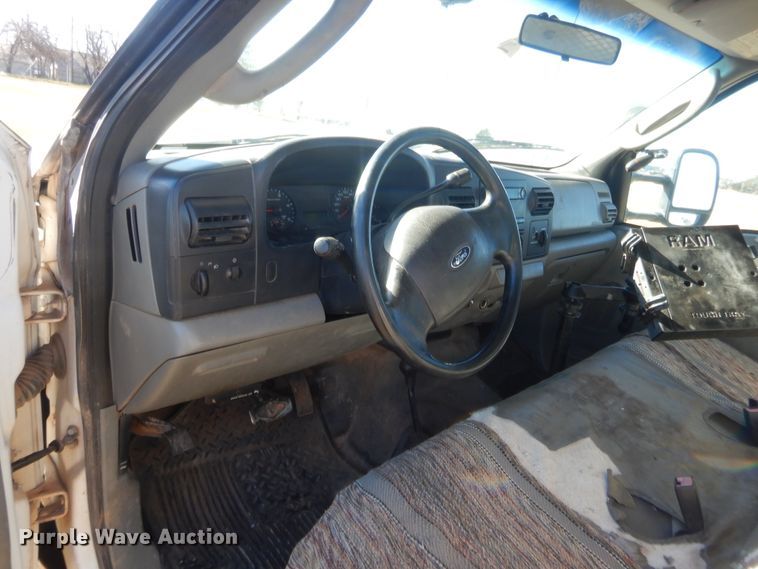 image for item HW9202 2006 Ford F550 Super Duty  bucket truck