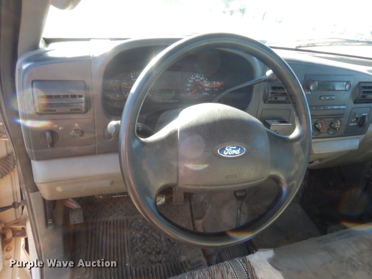 image for item HW9202 2006 Ford F550 Super Duty  bucket truck