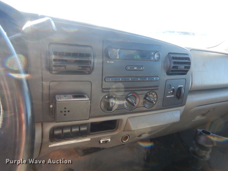 image for item HW9202 2006 Ford F550 Super Duty  bucket truck