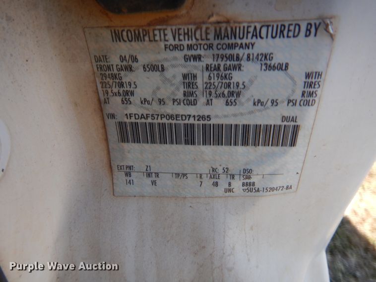 image for item HW9202 2006 Ford F550 Super Duty  bucket truck