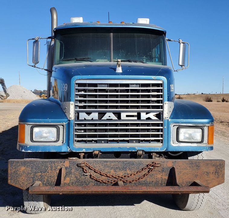 image for item HW9500 1999 Mack CH613  vacuum truck