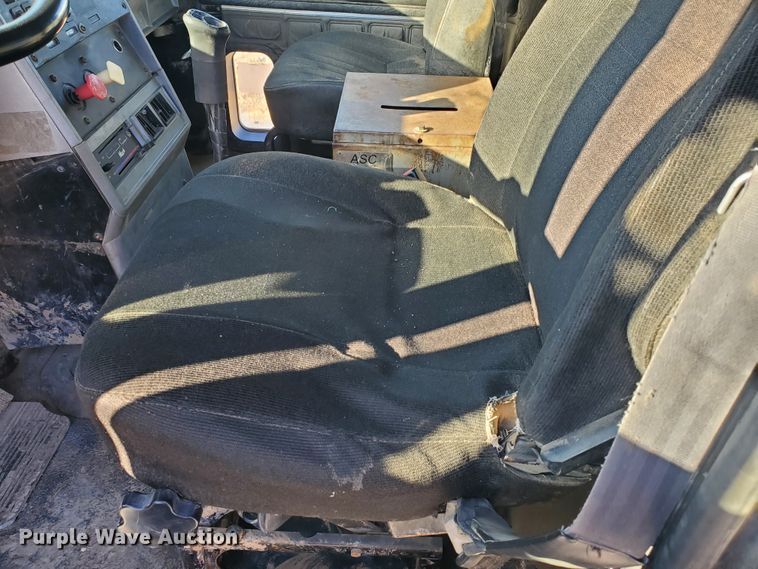 image for item HW9500 1999 Mack CH613  vacuum truck