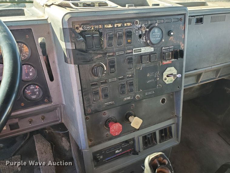 image for item HW9500 1999 Mack CH613  vacuum truck