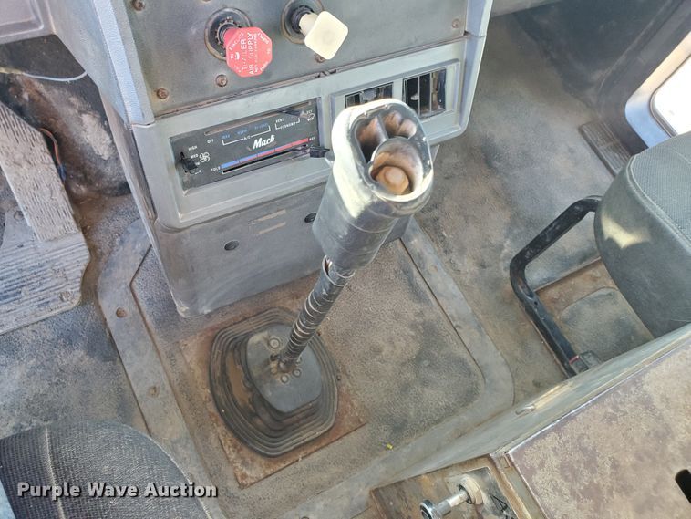 image for item HW9500 1999 Mack CH613  vacuum truck