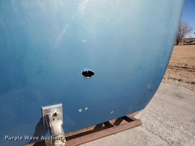 image for item HW9500 1999 Mack CH613  vacuum truck