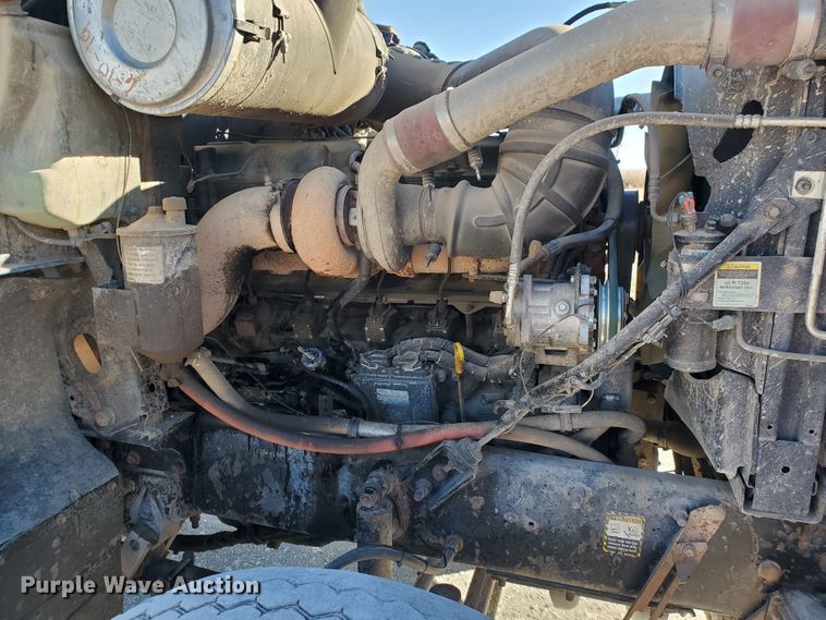 image for item HW9500 1999 Mack CH613  vacuum truck