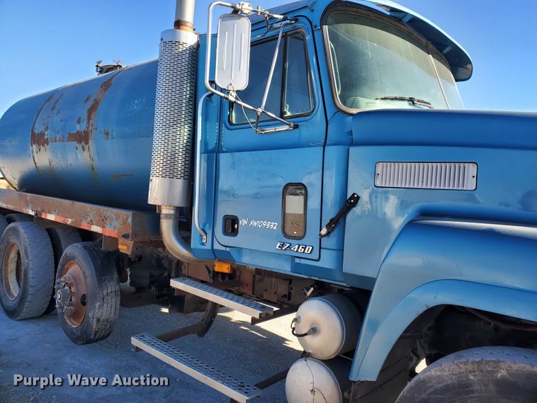 image for item HW9500 1999 Mack CH613  vacuum truck