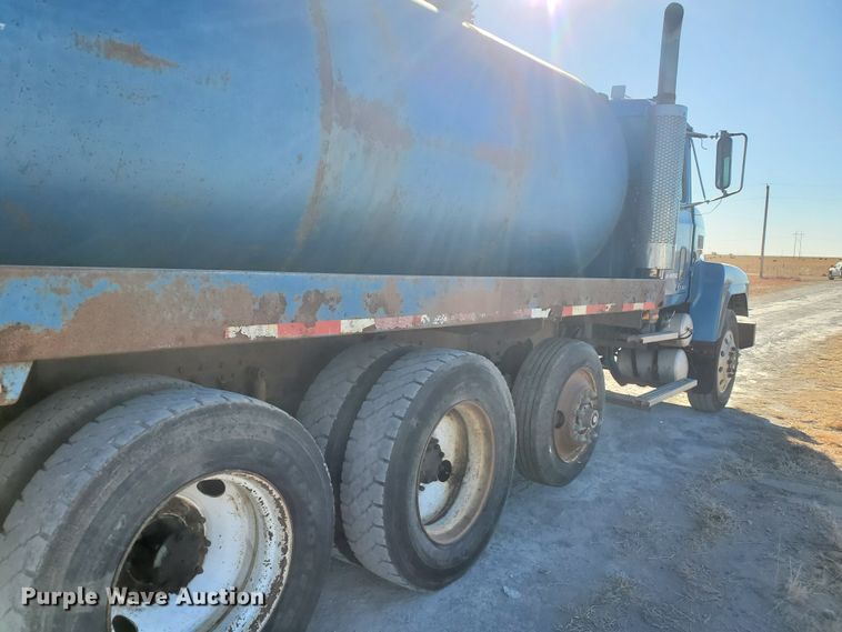 image for item HW9500 1999 Mack CH613  vacuum truck