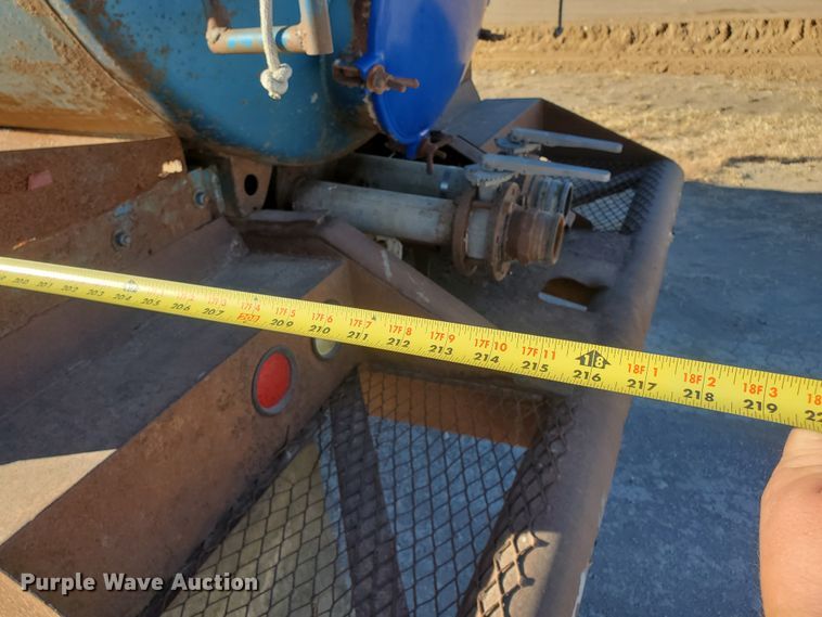 image for item HW9500 1999 Mack CH613  vacuum truck