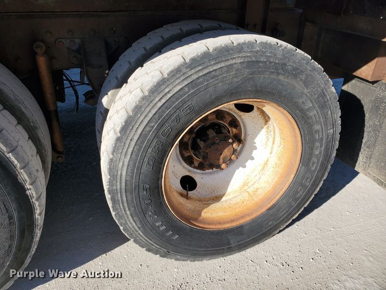 image for item HW9500 1999 Mack CH613  vacuum truck