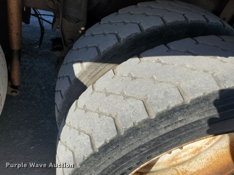 image for item HW9500 1999 Mack CH613  vacuum truck