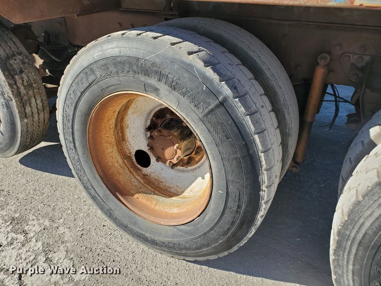 image for item HW9500 1999 Mack CH613  vacuum truck