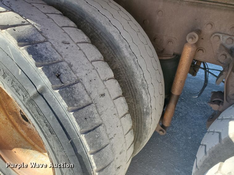 image for item HW9500 1999 Mack CH613  vacuum truck