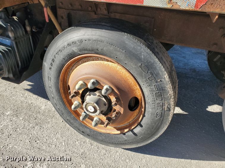 image for item HW9500 1999 Mack CH613  vacuum truck