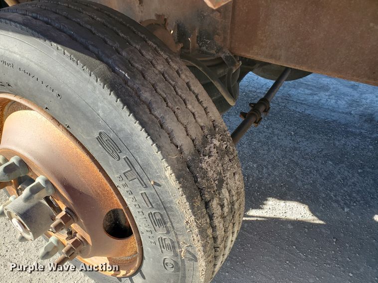 image for item HW9500 1999 Mack CH613  vacuum truck