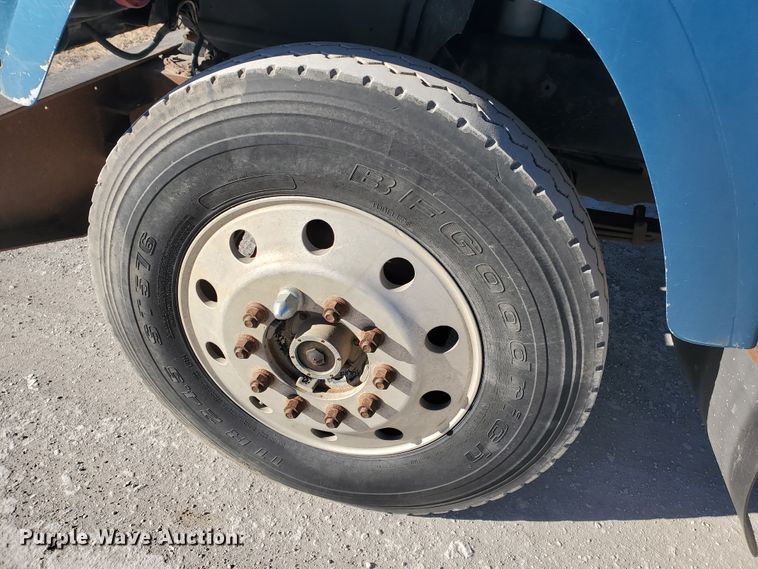 image for item HW9500 1999 Mack CH613  vacuum truck