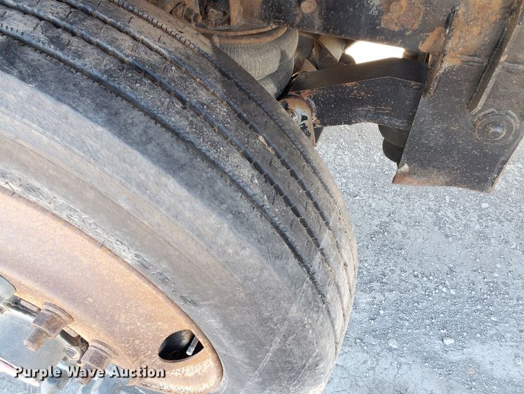 image for item HW9500 1999 Mack CH613  vacuum truck