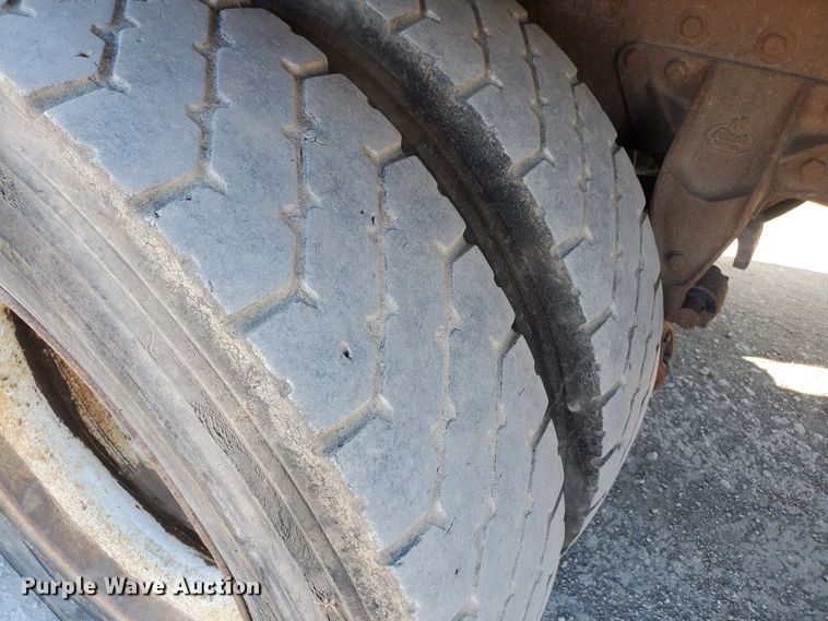 image for item HW9500 1999 Mack CH613  vacuum truck