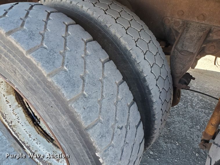 image for item HW9500 1999 Mack CH613  vacuum truck