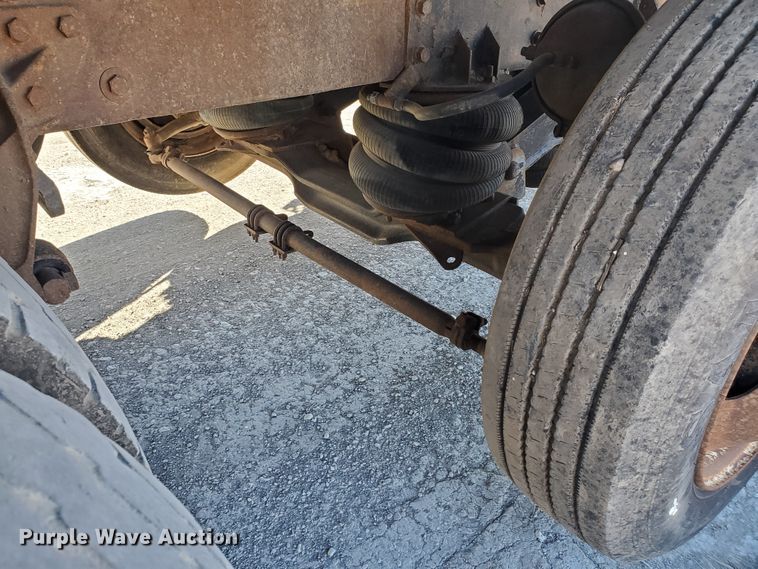 image for item HW9500 1999 Mack CH613  vacuum truck