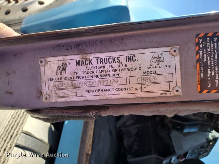 image for item HW9500 1999 Mack CH613  vacuum truck