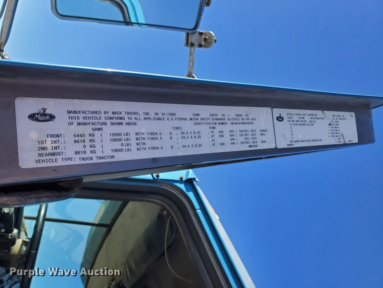 image for item HW9500 1999 Mack CH613  vacuum truck