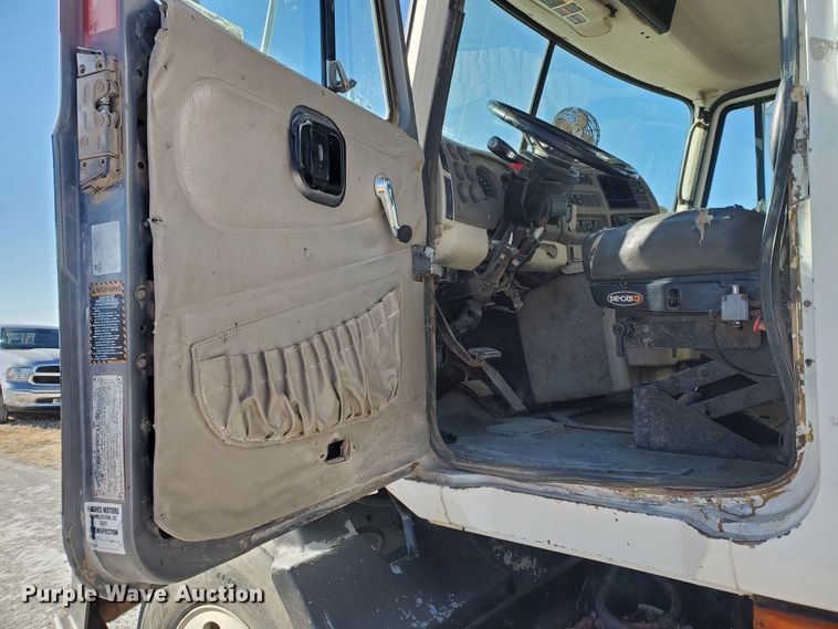 image for item HW9502 1998 Mack CH613  vacuum truck