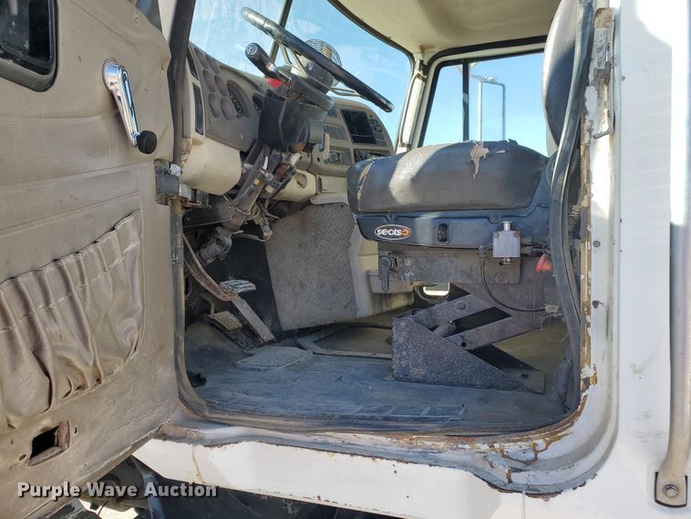 image for item HW9502 1998 Mack CH613  vacuum truck