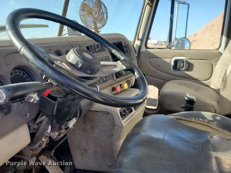 image for item HW9502 1998 Mack CH613  vacuum truck