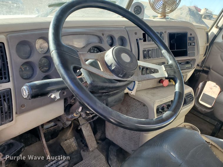 image for item HW9502 1998 Mack CH613  vacuum truck