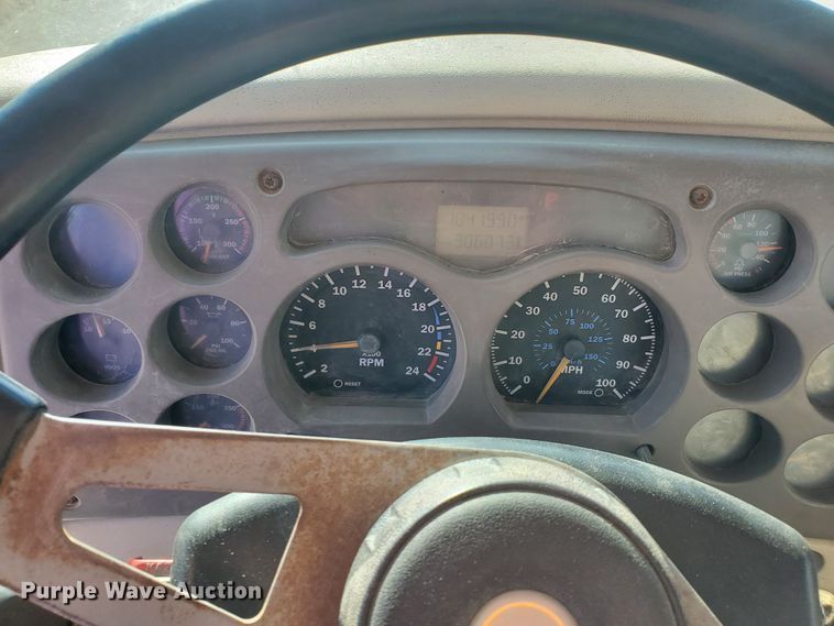 image for item HW9502 1998 Mack CH613  vacuum truck