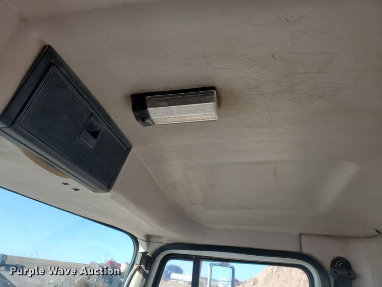 image for item HW9502 1998 Mack CH613  vacuum truck