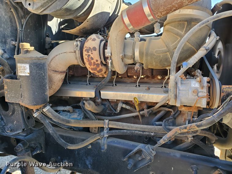 image for item HW9502 1998 Mack CH613  vacuum truck