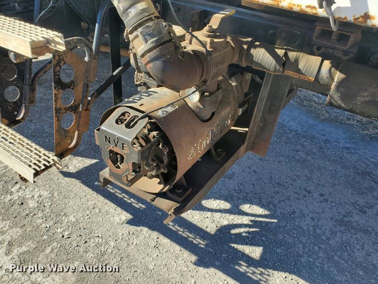 image for item HW9502 1998 Mack CH613  vacuum truck